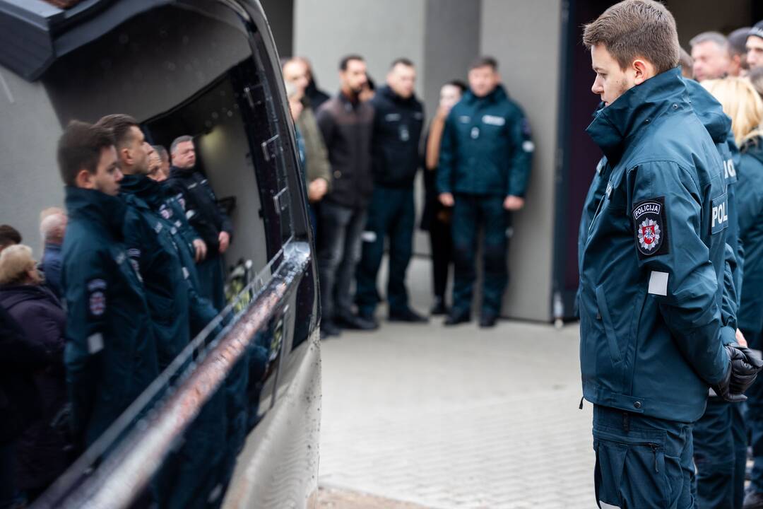 Trakuose atsisveikinama su tragiškai žuvusiu policijos pareigūnu