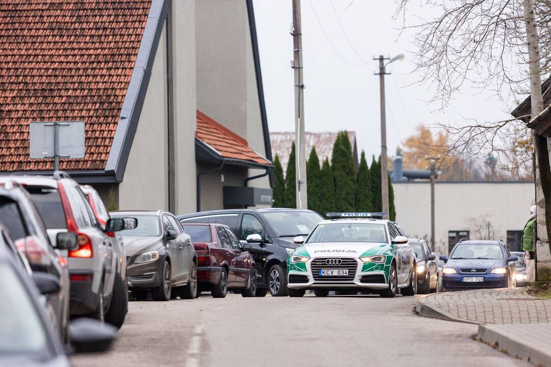 Trakuose atsisveikinama su tragiškai žuvusiu policijos pareigūnu