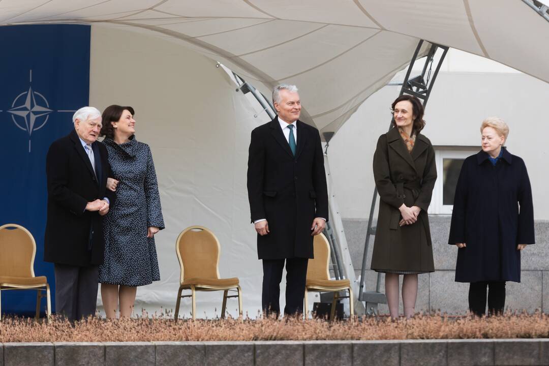 S. Daukanto aikštėje vyko Lietuvos ir NATO vėliavų pakėlimo ceremonija
