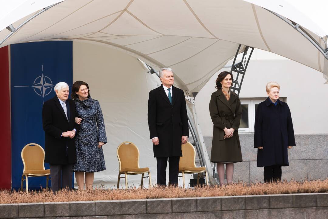 S. Daukanto aikštėje vyko Lietuvos ir NATO vėliavų pakėlimo ceremonija
