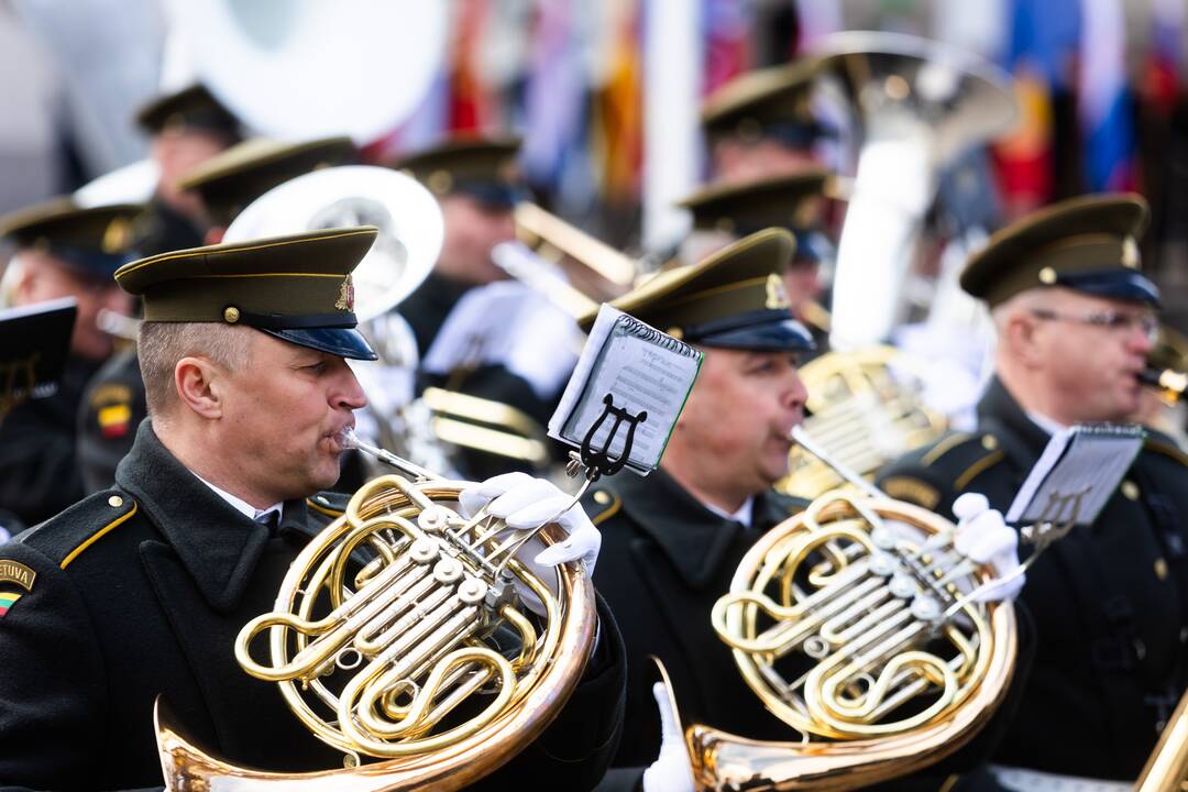 S. Daukanto aikštėje vyko Lietuvos ir NATO vėliavų pakėlimo ceremonija