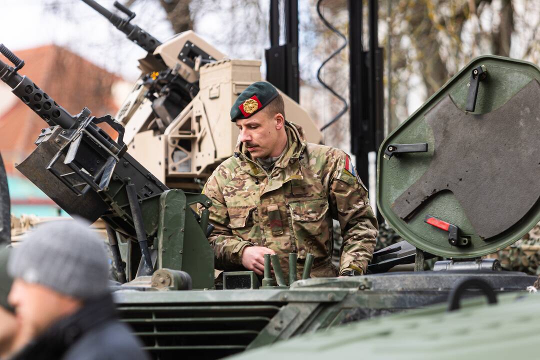 S. Daukanto aikštėje vyko Lietuvos ir NATO vėliavų pakėlimo ceremonija