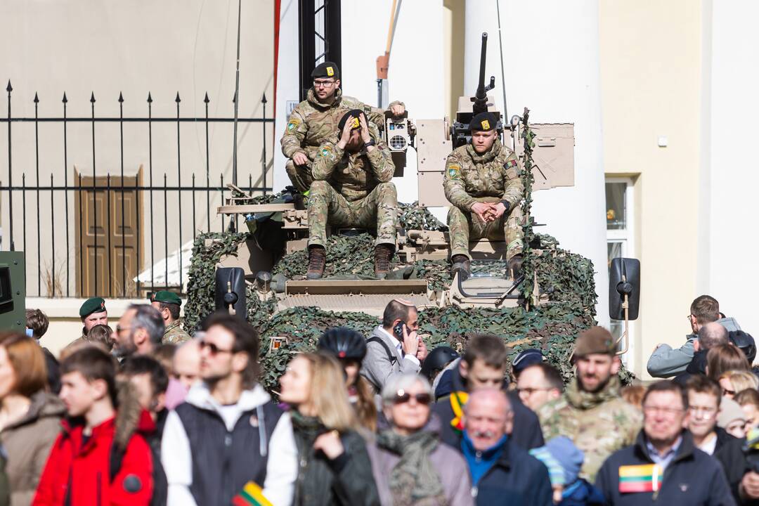 S. Daukanto aikštėje vyko Lietuvos ir NATO vėliavų pakėlimo ceremonija