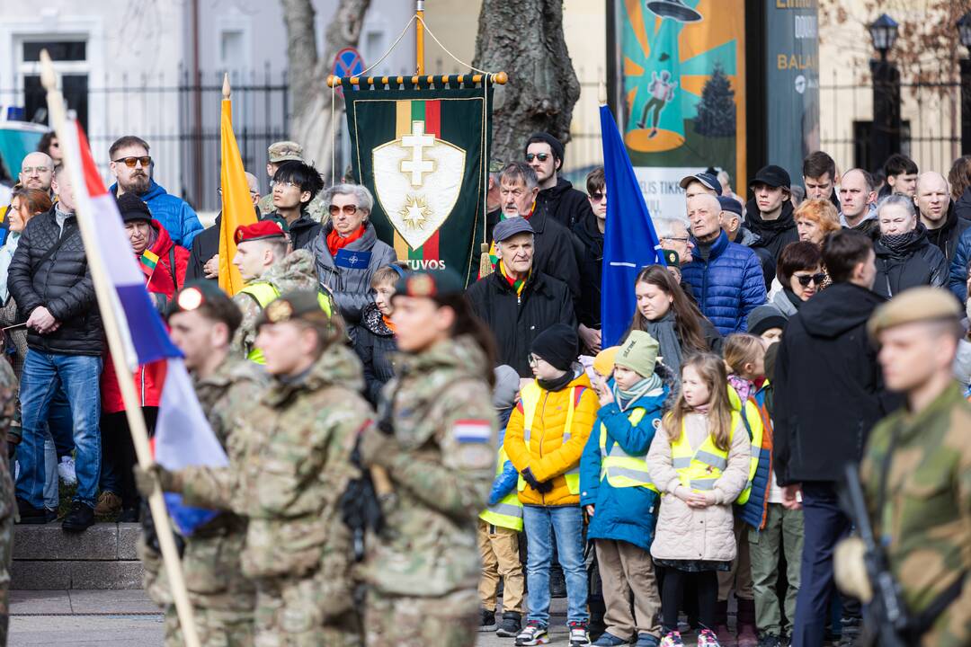 S. Daukanto aikštėje vyko Lietuvos ir NATO vėliavų pakėlimo ceremonija