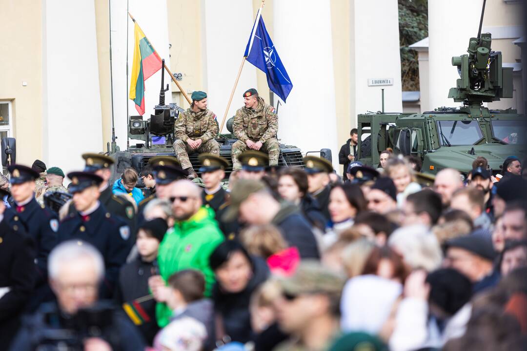 S. Daukanto aikštėje vyko Lietuvos ir NATO vėliavų pakėlimo ceremonija