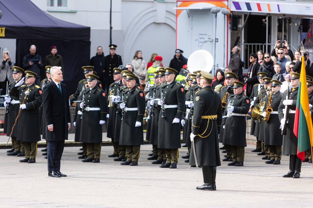 S. Daukanto aikštėje vyko Lietuvos ir NATO vėliavų pakėlimo ceremonija