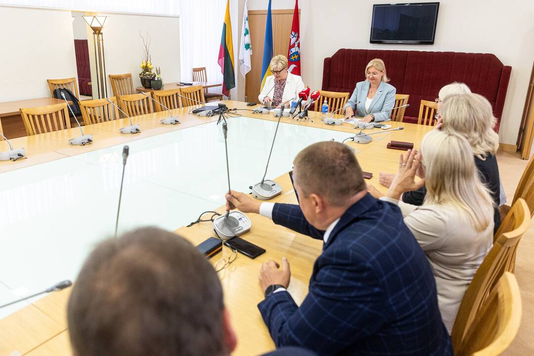 I. Šimonytė susitinka su Seimo frakcijomis