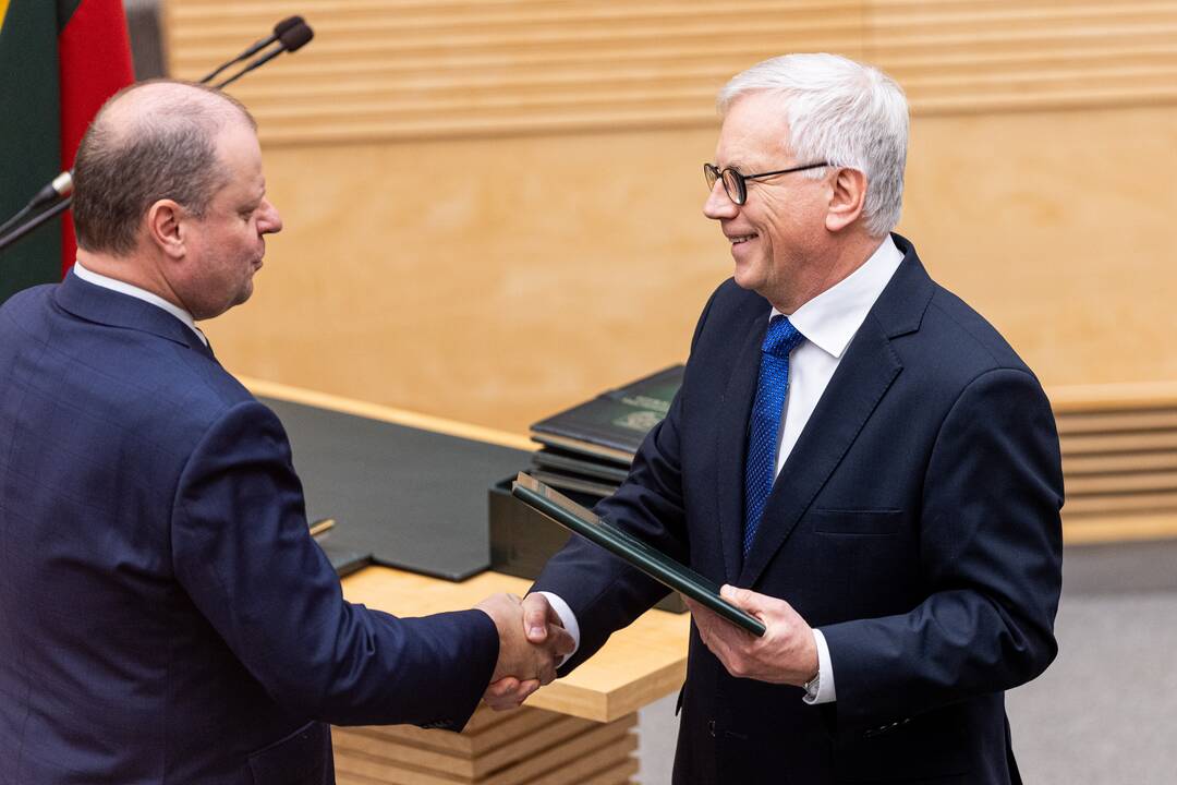 Prisiekė Palucko Ministrų kabineto nariai