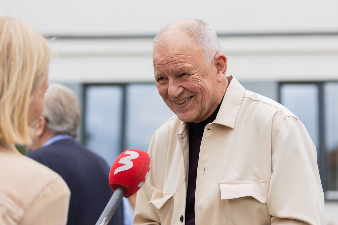 Akcija, kurioje poetai ir visi norintys skaito savo bei S. Nėries eiles