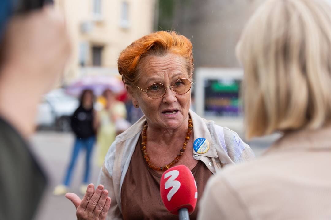 Akcija, kurioje poetai ir visi norintys skaito savo bei S. Nėries eiles