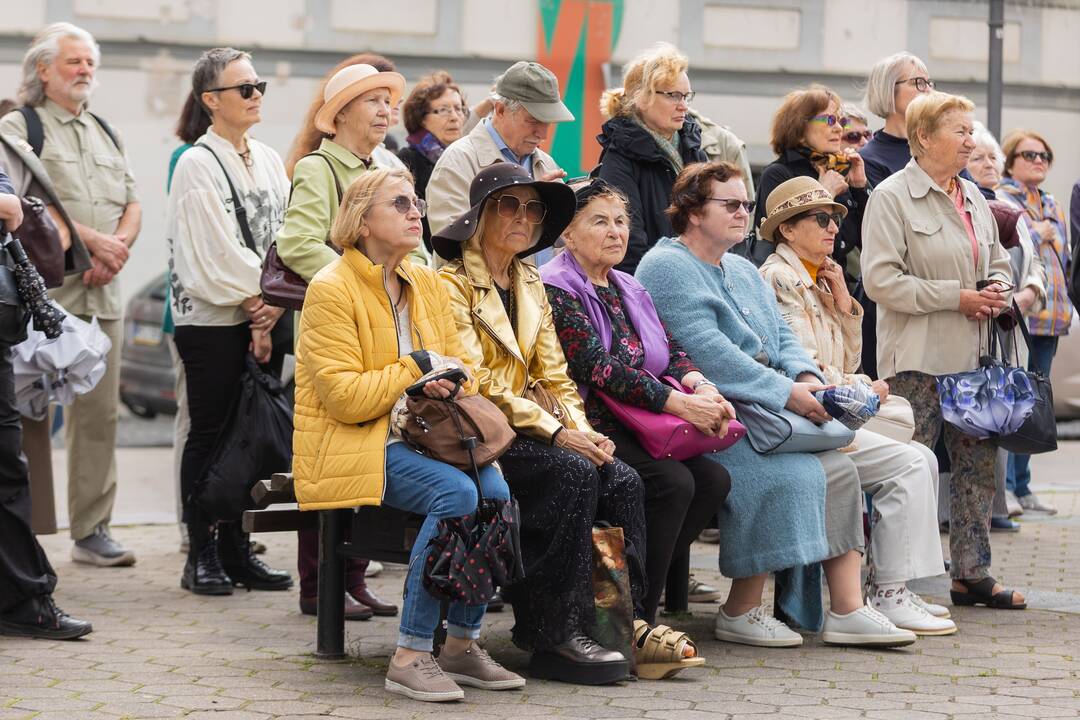Akcija, kurioje poetai ir visi norintys skaito savo bei S. Nėries eiles