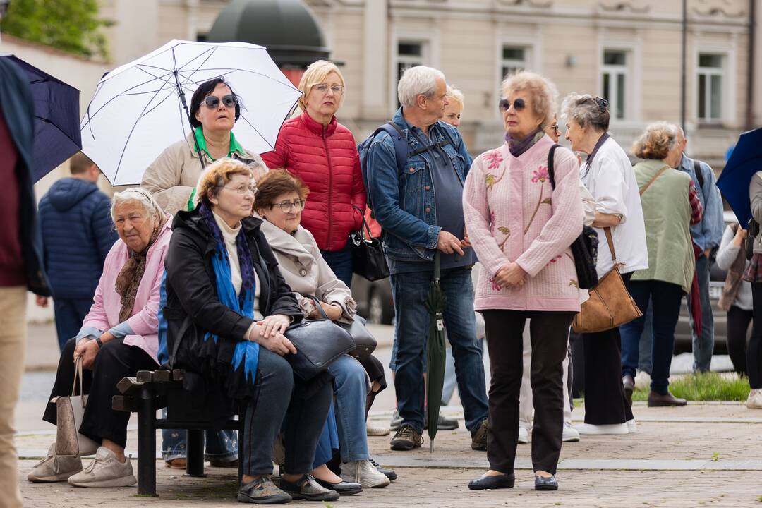 Akcija, kurioje poetai ir visi norintys skaito savo bei S. Nėries eiles