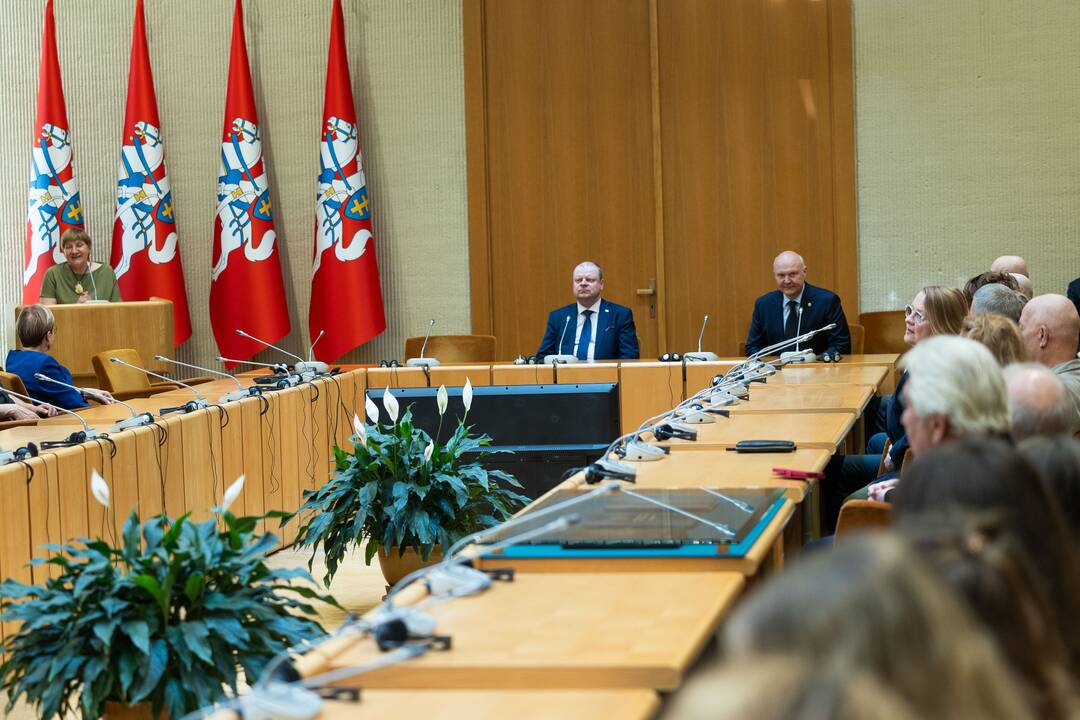 Seime – Vadovybės apsaugos tarnybos Garbės medalio įteikimo ceremonija