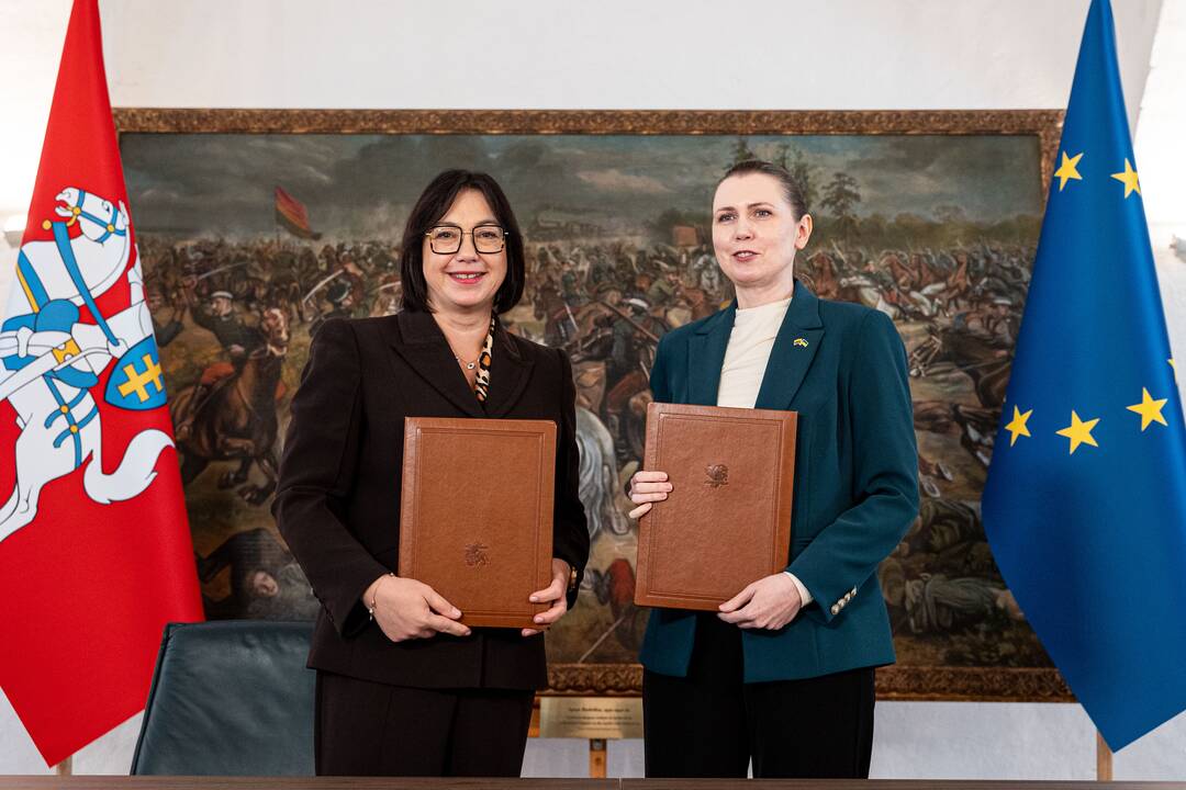 Bendradarbiavimo susitarimo dėl Lietuvos mokinių ir jaunimo pilietinio ir patriotinio ugdymo pasirašymas