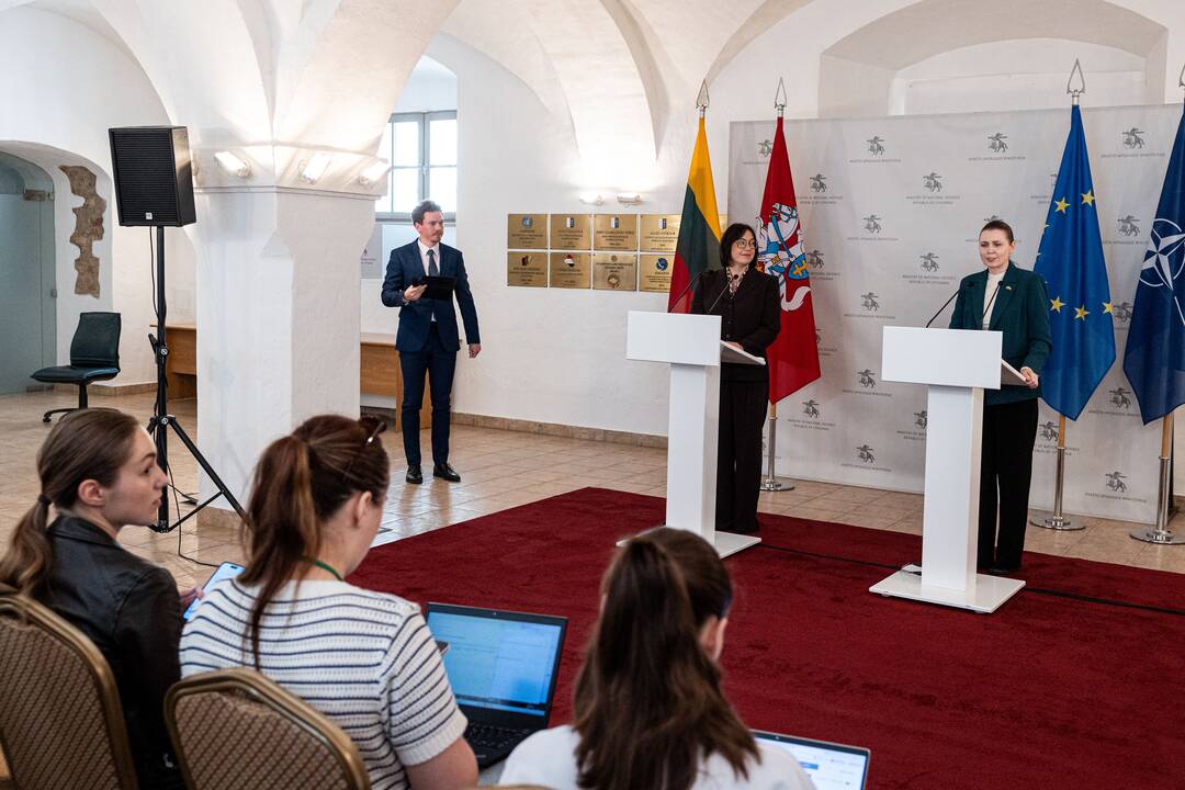 Bendradarbiavimo susitarimo dėl Lietuvos mokinių ir jaunimo pilietinio ir patriotinio ugdymo pasirašymas
