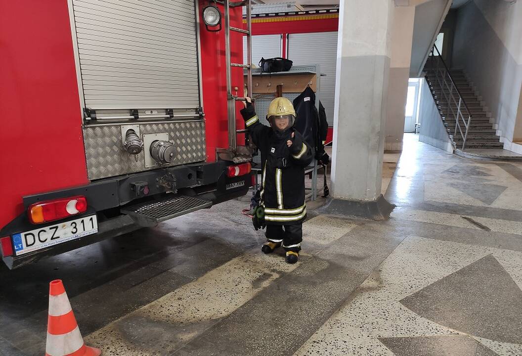 Komanda: su žmona Inga, kaip ir gaisrinėje, – jau penkiolika metų drauge. Dešimtmetis Tajus – ne tik pagalbininkas šeimoje, bet ir tėčio pavaduotojas gaisrinėje. 