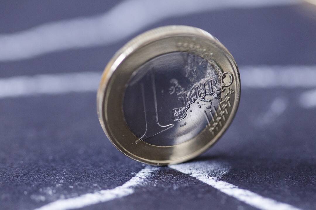 Ekonomistai: infliacija valgo savo uodegą