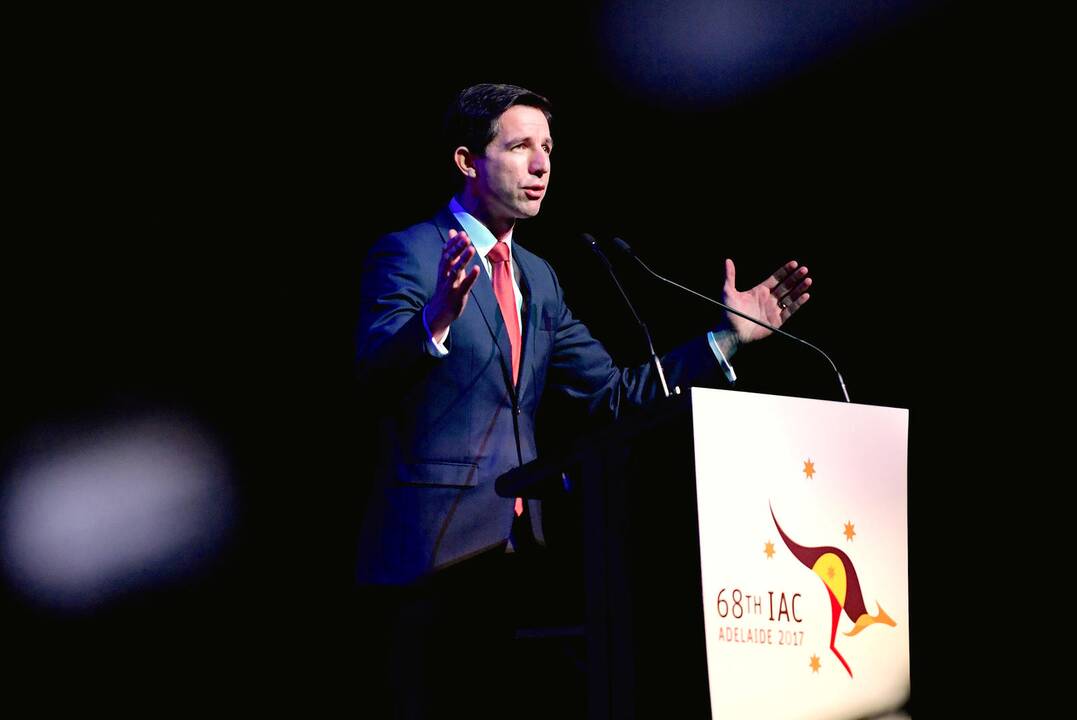 Australijos Švietimo ministras Simonas Birminghamas paskelbė apie nacionalinę kosmoso agentūrą