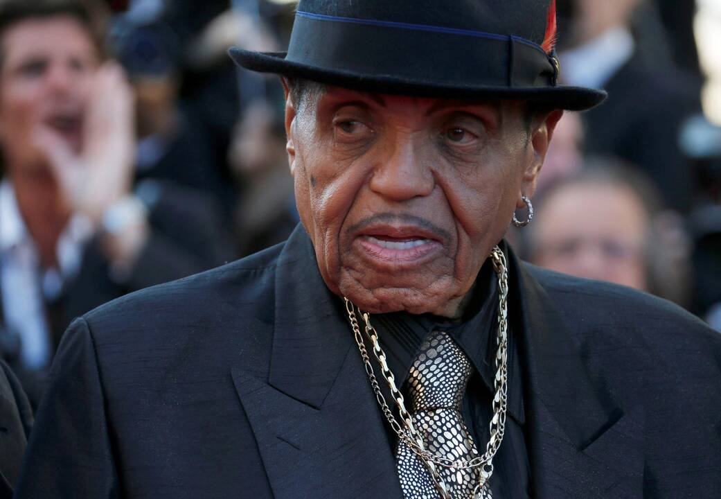 Michaelas Jacksonas (kairėje) ir Joe Jacksonas