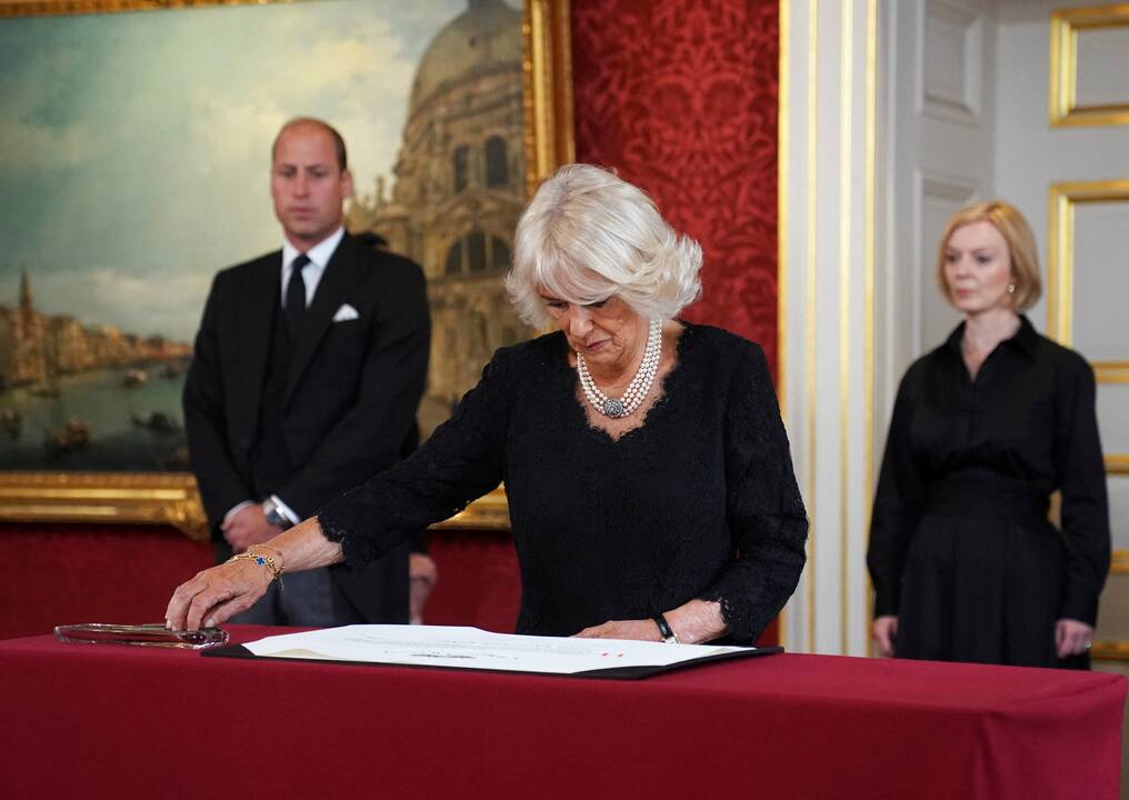Charlesas III oficialiai paskelbtas naujuoju JK karaliumi