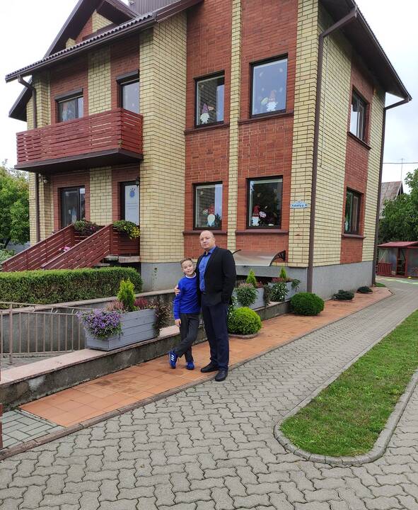 Komanda: su žmona Inga, kaip ir gaisrinėje, – jau penkiolika metų drauge. Dešimtmetis Tajus – ne tik pagalbininkas šeimoje, bet ir tėčio pavaduotojas gaisrinėje. 