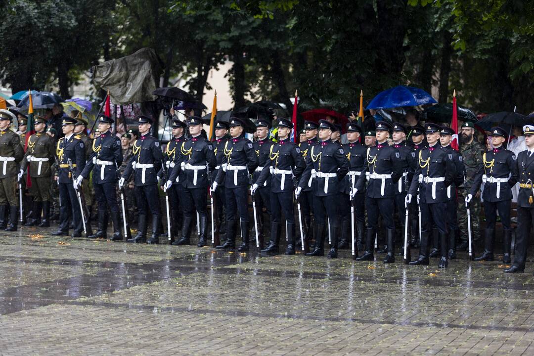 Valstybės vėliavų pakėlimo ceremonija
