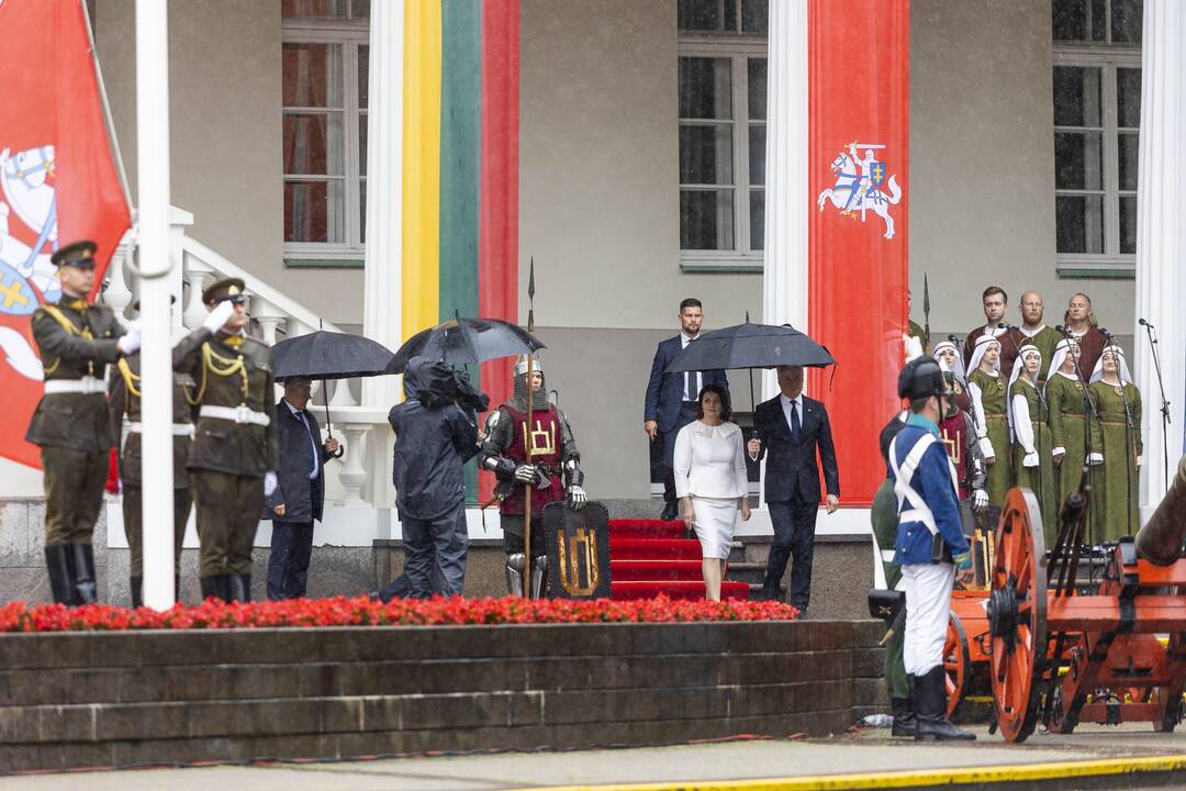 Valstybės vėliavų pakėlimo ceremonija