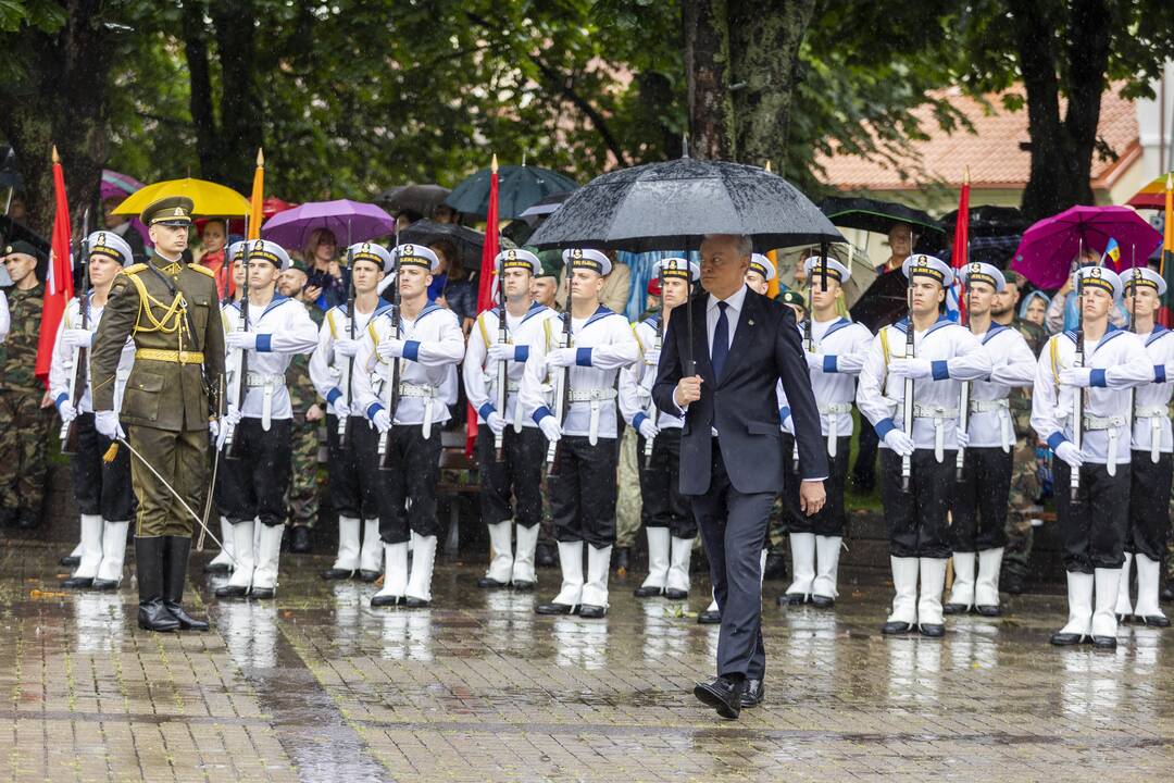 Valstybės vėliavų pakėlimo ceremonija