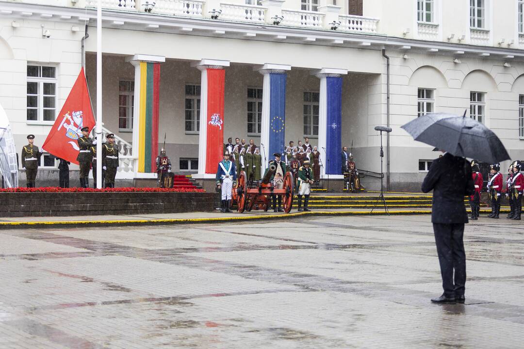 Valstybės vėliavų pakėlimo ceremonija