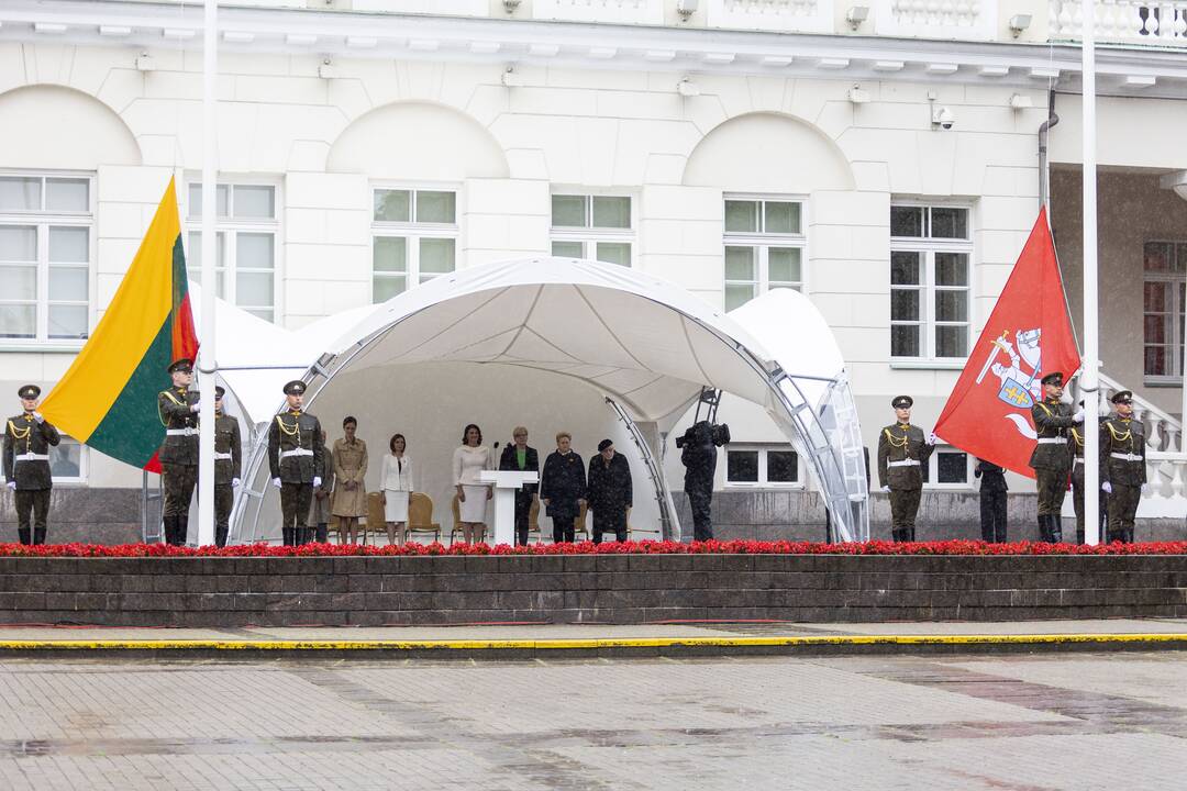 Valstybės vėliavų pakėlimo ceremonija