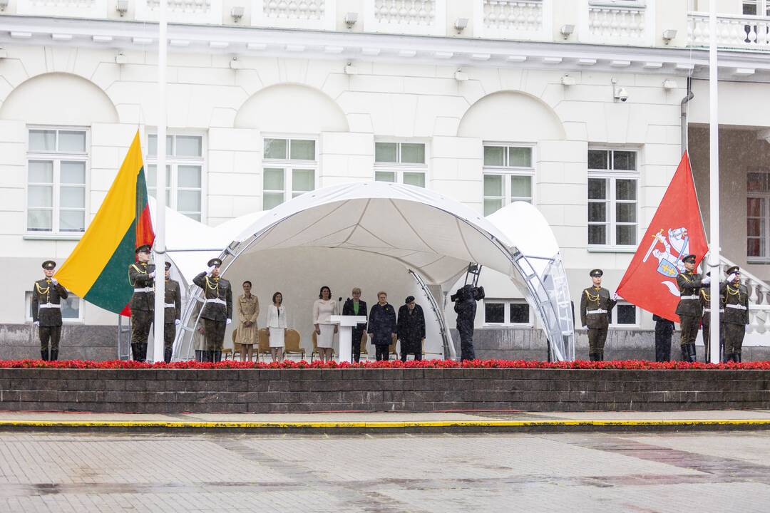 Valstybės vėliavų pakėlimo ceremonija