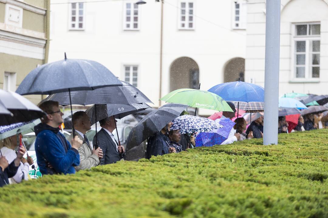 Valstybės vėliavų pakėlimo ceremonija