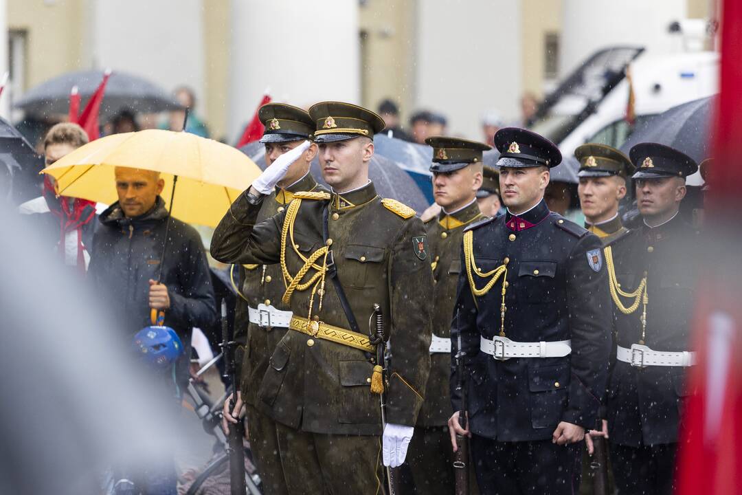Valstybės vėliavų pakėlimo ceremonija