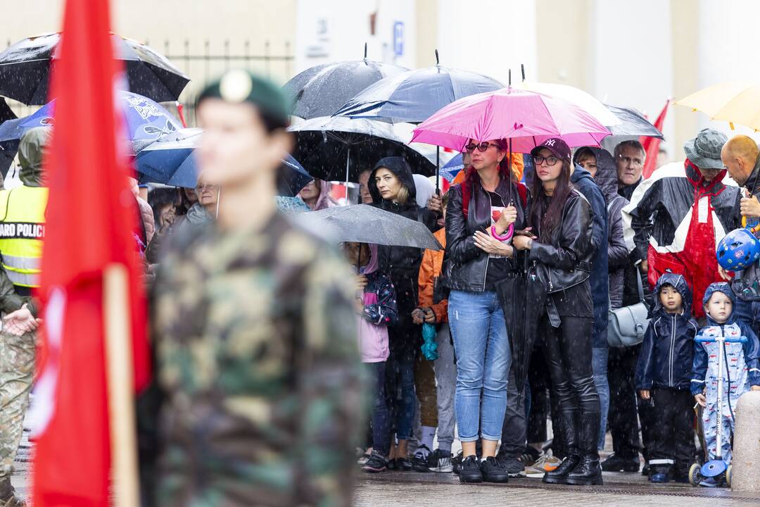 Valstybės vėliavų pakėlimo ceremonija