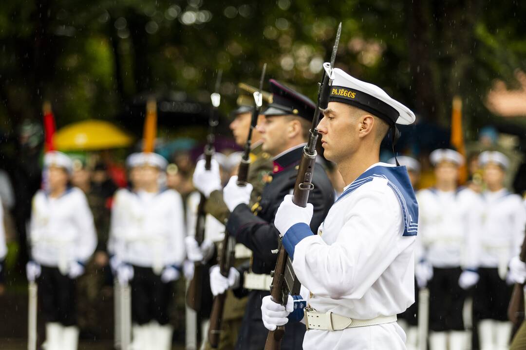 Valstybės vėliavų pakėlimo ceremonija