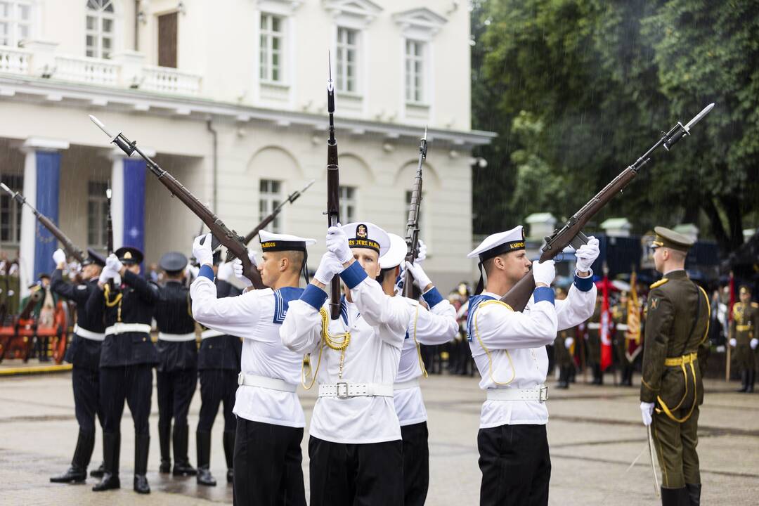 Valstybės vėliavų pakėlimo ceremonija