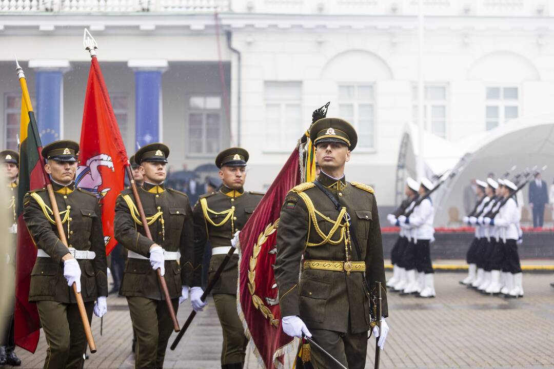 Valstybės vėliavų pakėlimo ceremonija