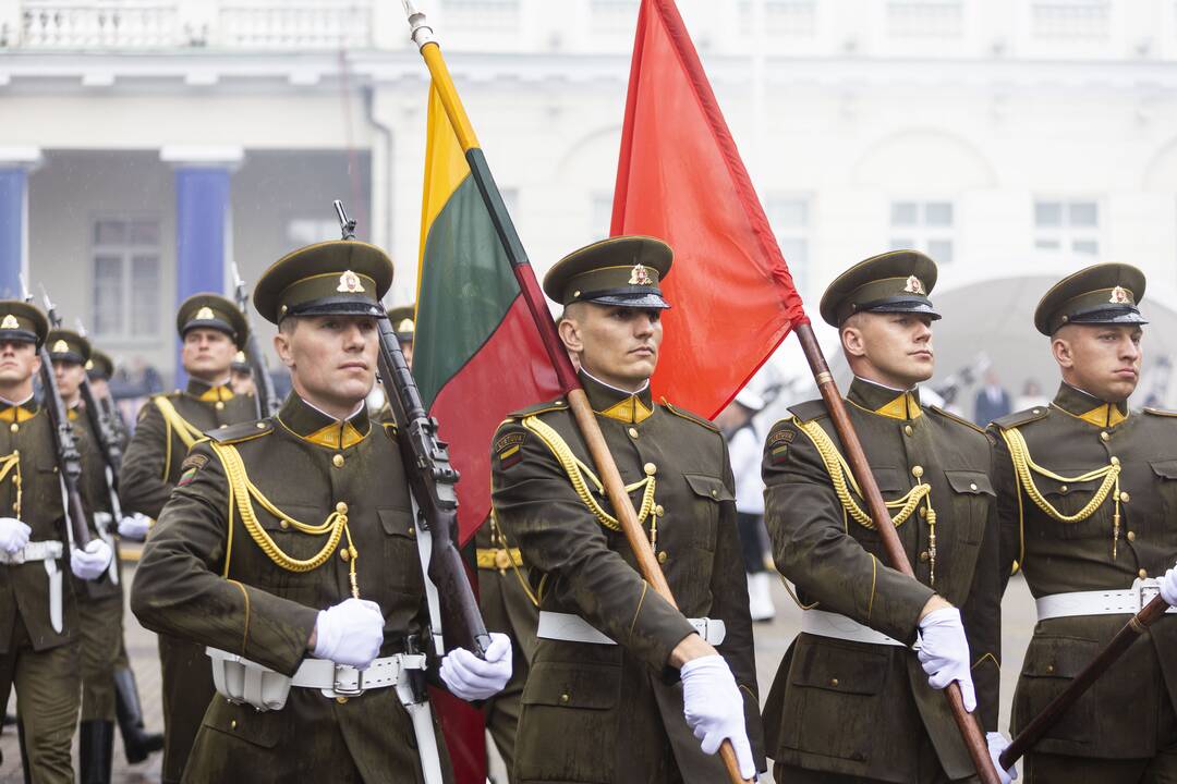 Valstybės vėliavų pakėlimo ceremonija