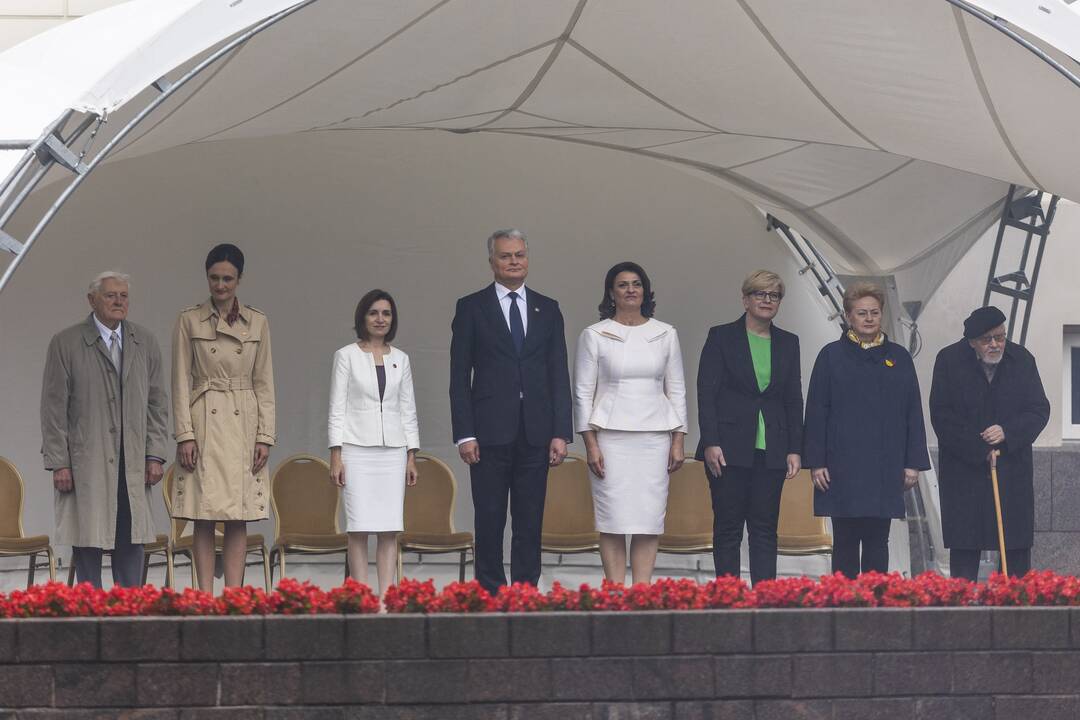 Valstybės vėliavų pakėlimo ceremonija