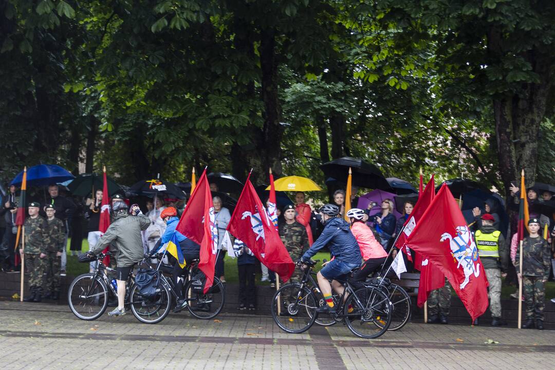 Valstybės vėliavų pakėlimo ceremonija