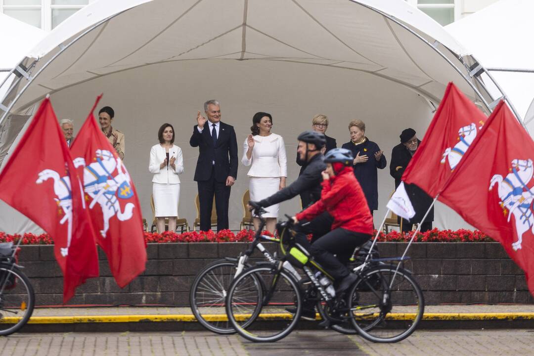 Valstybės vėliavų pakėlimo ceremonija