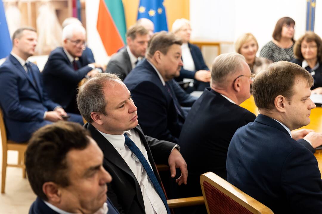 Seimo opozicinės frakcijos susitiko su A. Bilotaite