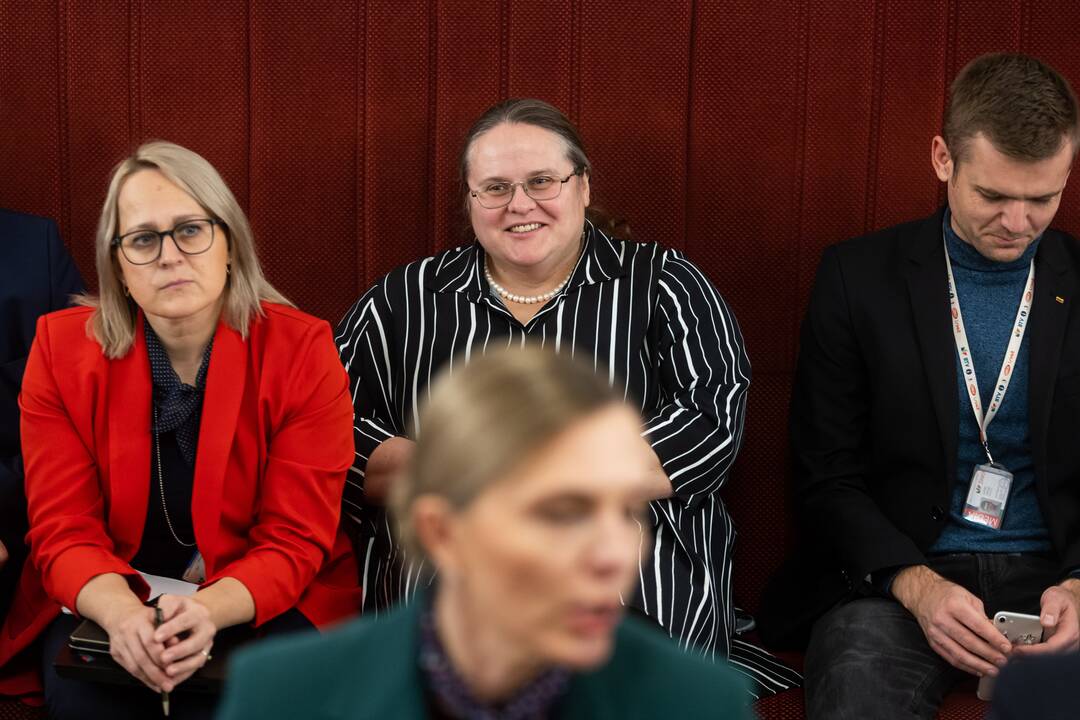Seimo opozicinės frakcijos susitiko su A. Bilotaite
