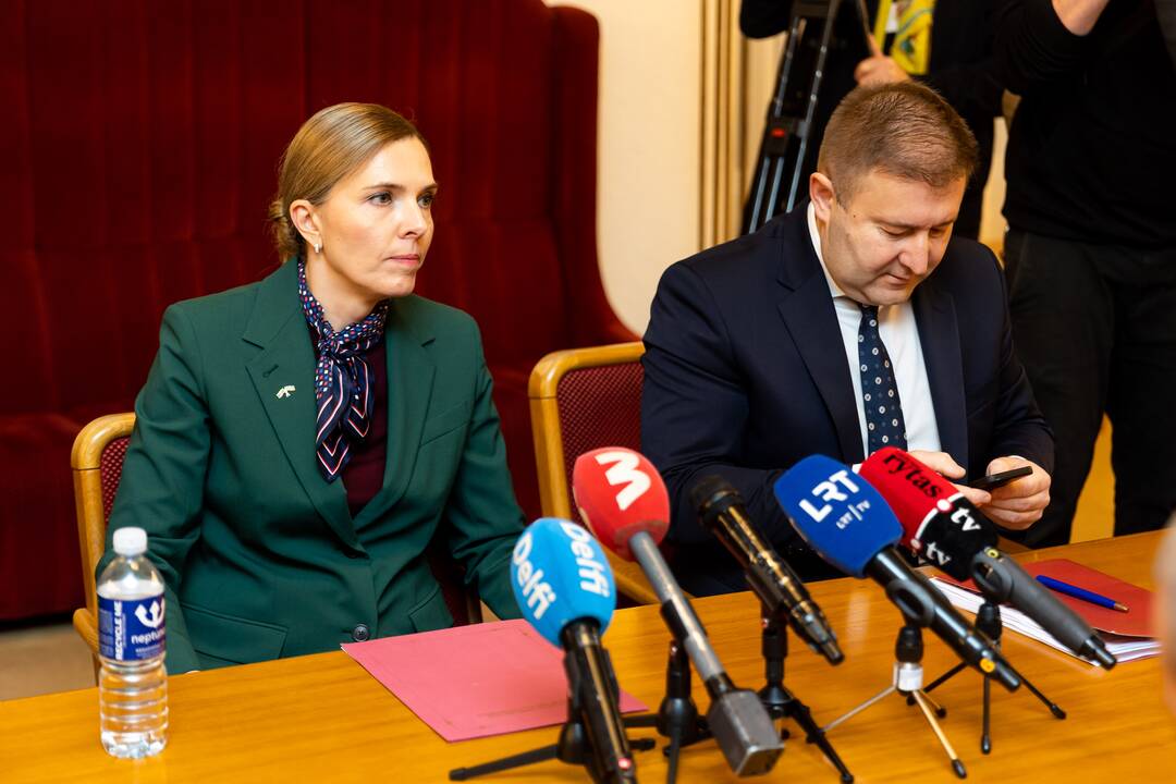 Seimo opozicinės frakcijos susitiko su A. Bilotaite