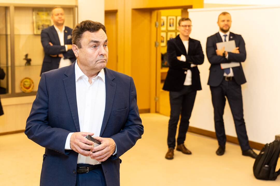 Seimo opozicinės frakcijos susitiko su A. Bilotaite