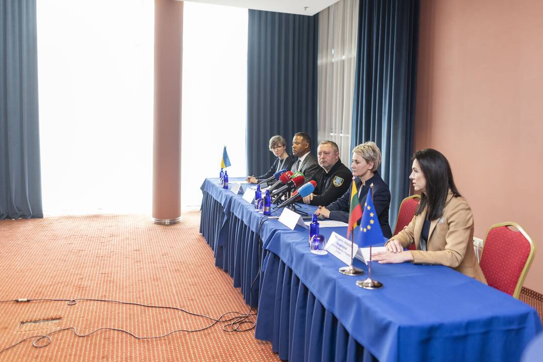 N. Grunskienės, A. Kostin ir  K. Polite spaudos konferencija