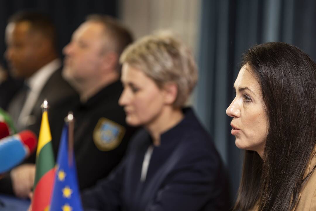 N. Grunskienės, A. Kostin ir  K. Polite spaudos konferencija