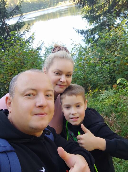 Komanda: su žmona Inga, kaip ir gaisrinėje, – jau penkiolika metų drauge. Dešimtmetis Tajus – ne tik pagalbininkas šeimoje, bet ir tėčio pavaduotojas gaisrinėje. 