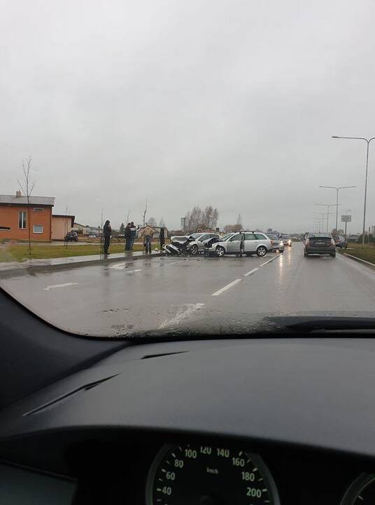 Panevėžyje per masinę avariją sužaloti žmonės