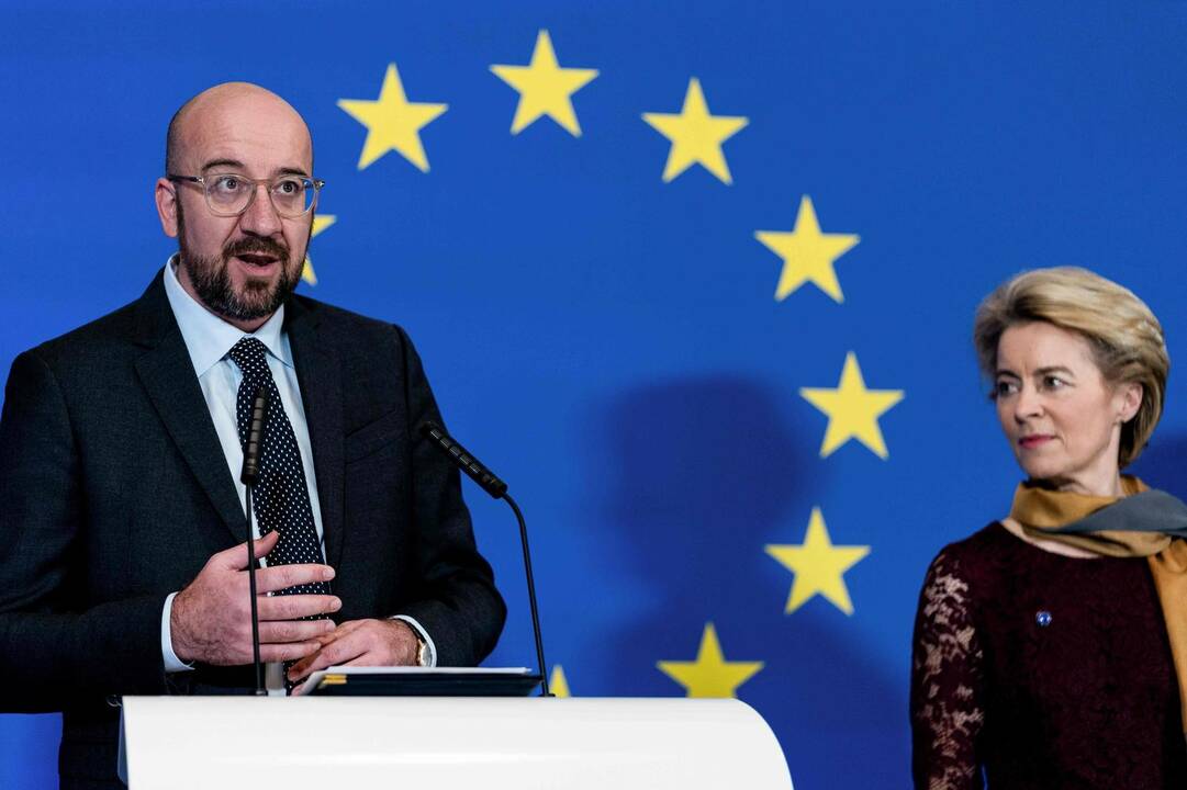 Charles'is Michelis ir Ursula von der Leyen